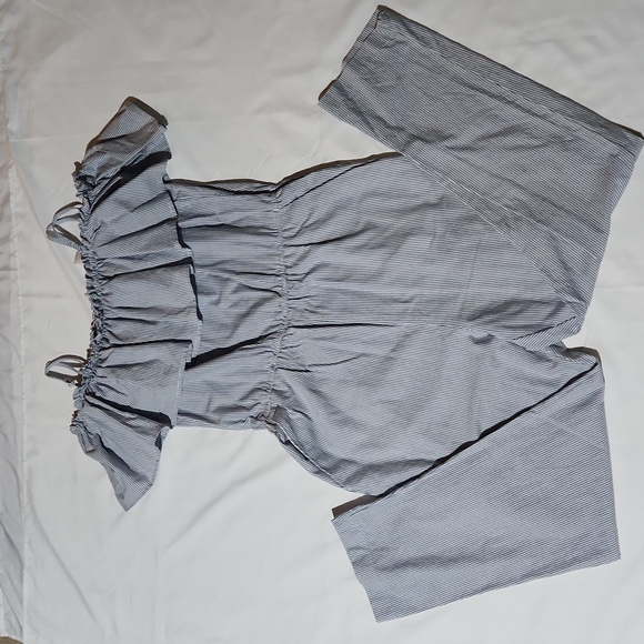 H & M OFF the shoulder jumpsuits - Picture 9 of 9